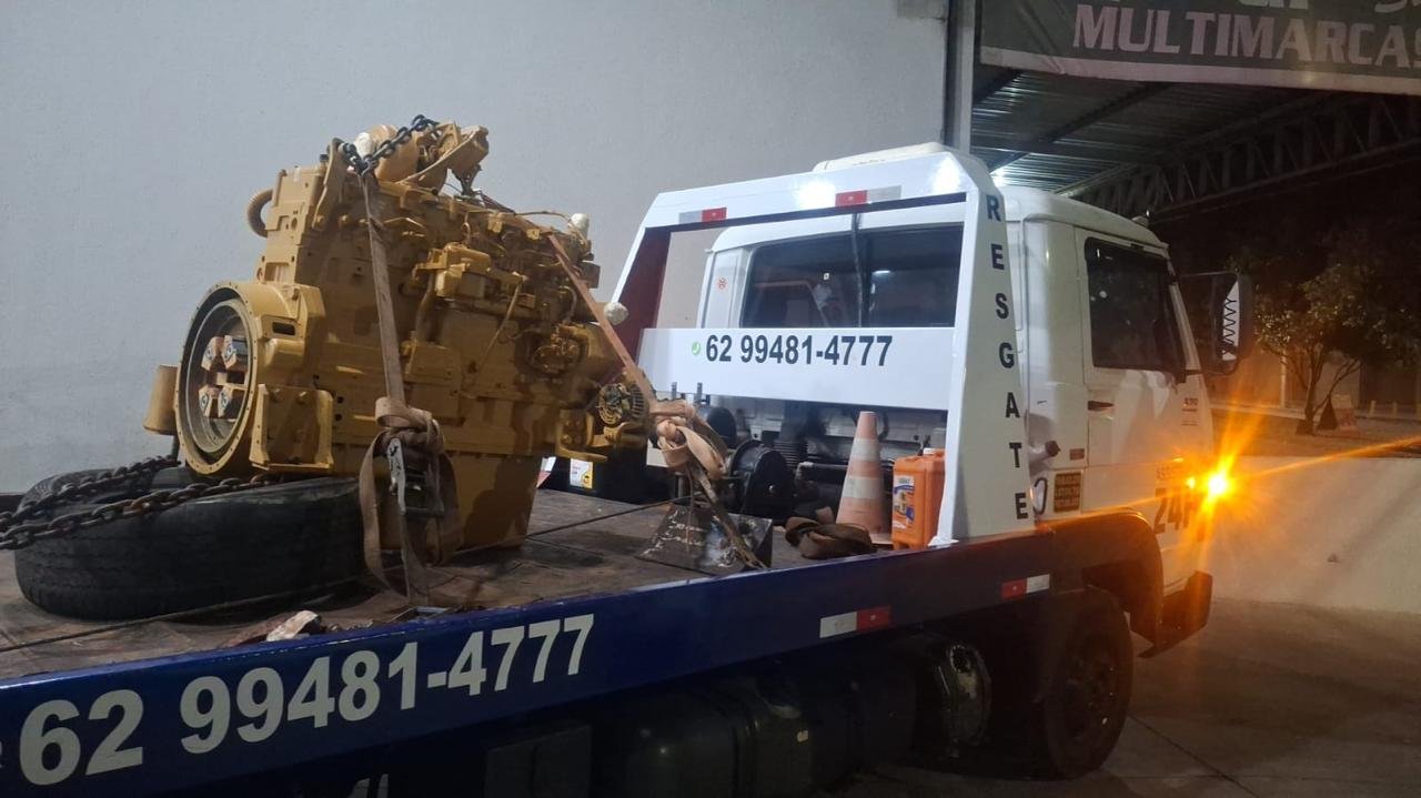 Guincho pesado 24 horas em Goiânia transportando equipamento de grande porte